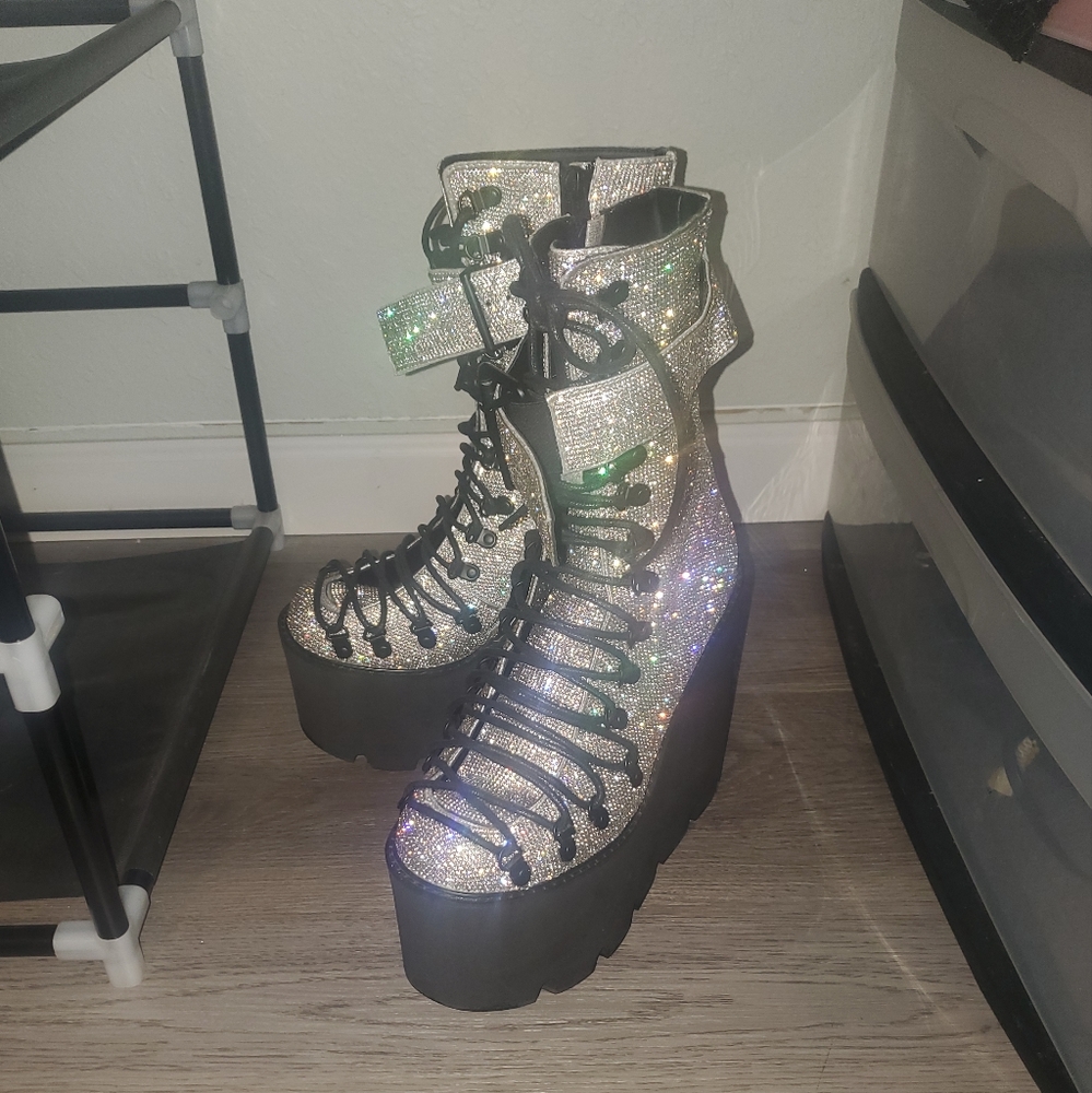 Club exx crystal traitor boots size 9